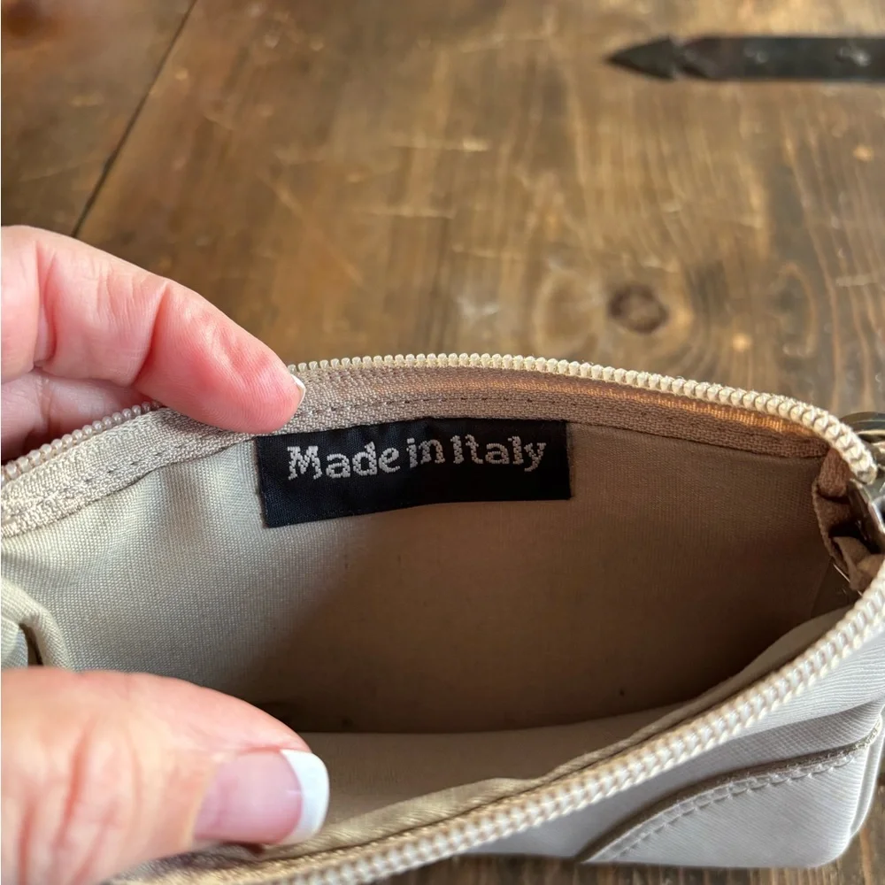Elegant Gray Wristlet Clutch - Picture 2 of 6